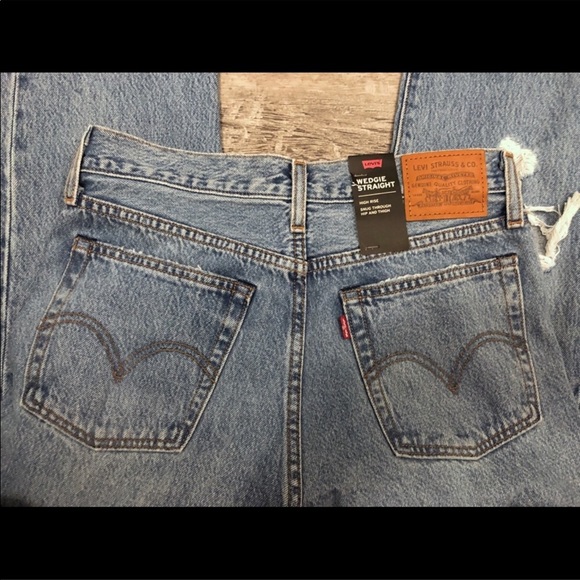 LEVIS Wedgie Fit High Rise Distressed NEW Jeans - Picture 5 of 8